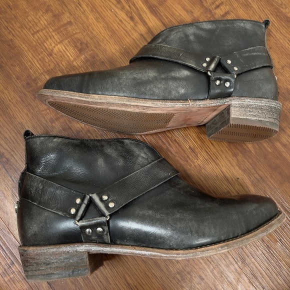 KOOLABURRA BY UGG | DAME HARNESS ANKLE BOOTS DISTRESSED LEATHER - Picture 9 of 13